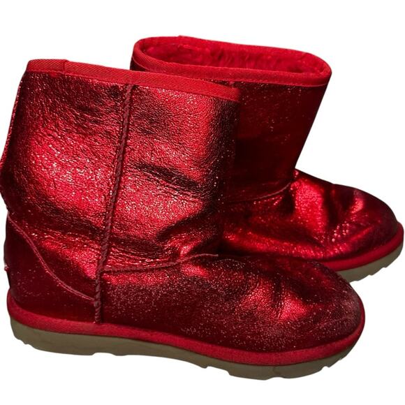 UGG Kids' Classic Il Metallic Sparkle Red Boot
size 4 - Picture 1 of 5
